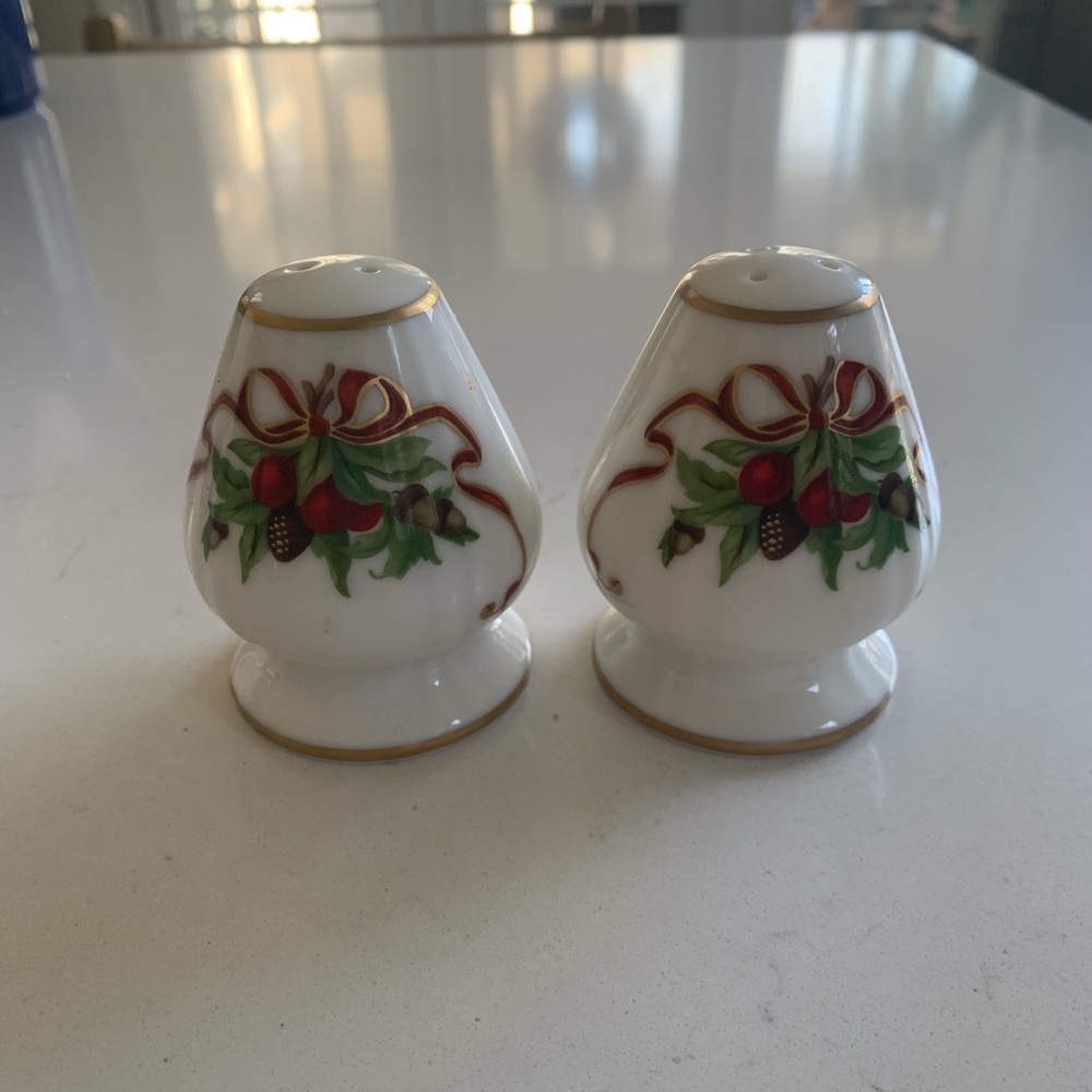 Tiffany & Company HOLIDAY Ribbon Salt and Pepper Shakers